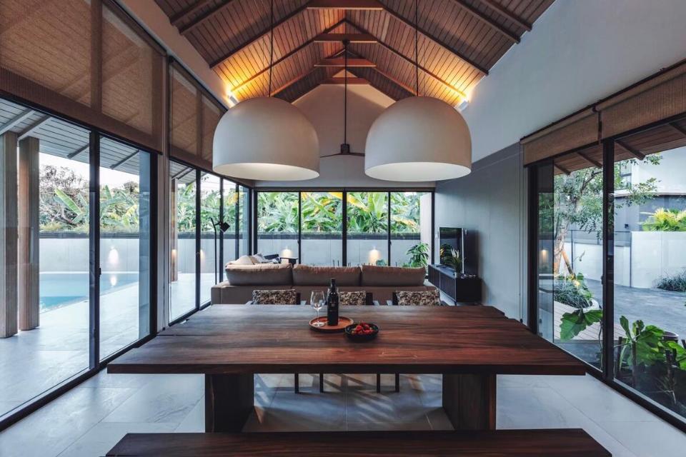 Brand New Beautiful Luxury Modern Lake Front Pool Villa in City 10 minutes to Nimman