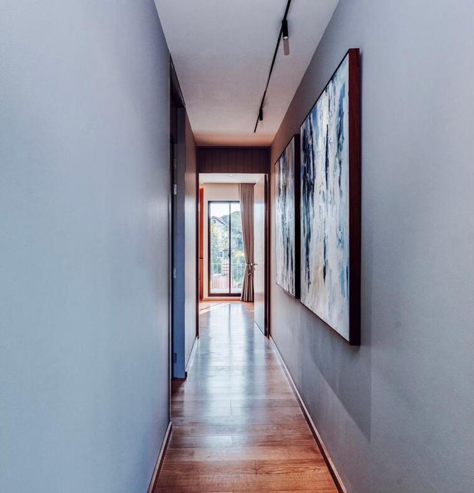 Brand New Beautiful Luxury Modern Lake Front Pool Villa in City 10 minutes to Nimman