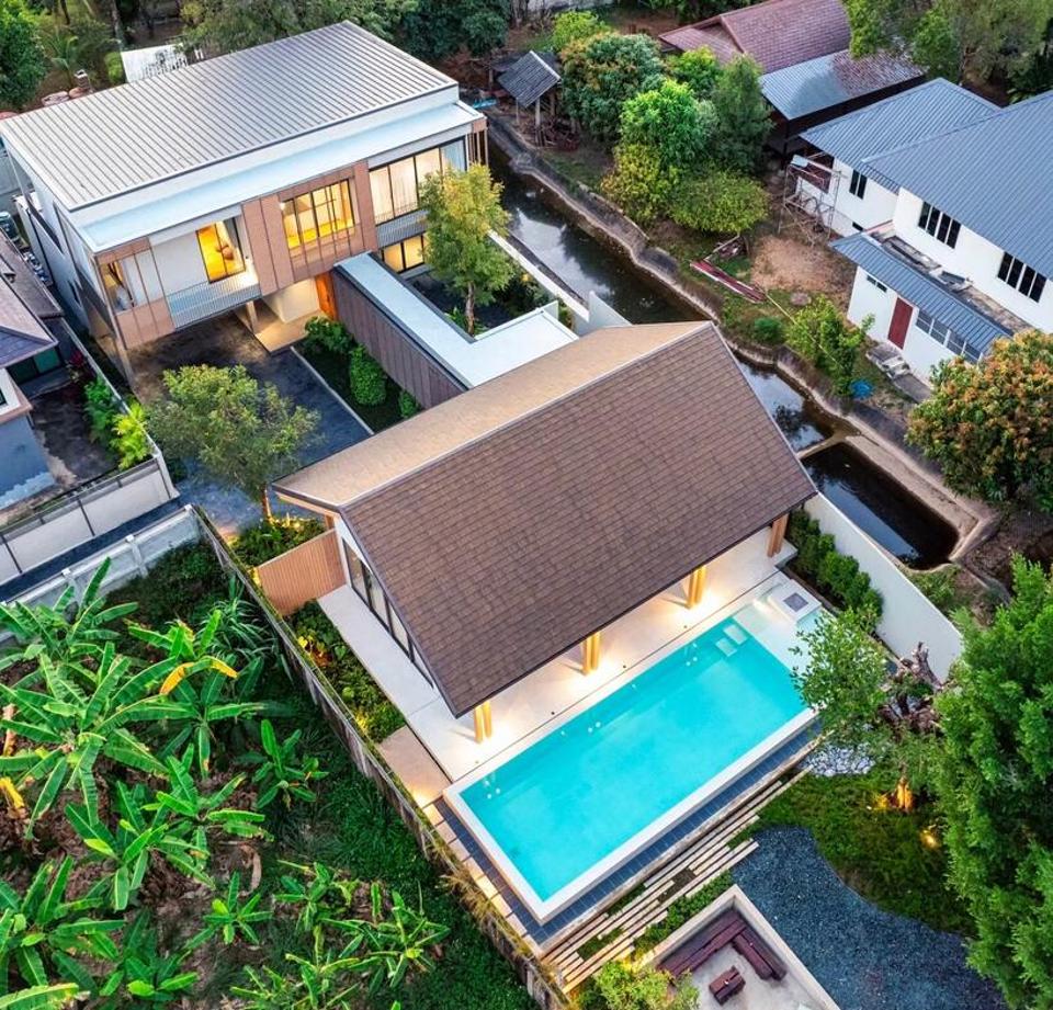Brand New Beautiful Luxury Modern Lake Front Pool Villa in City 10 minutes to Nimman