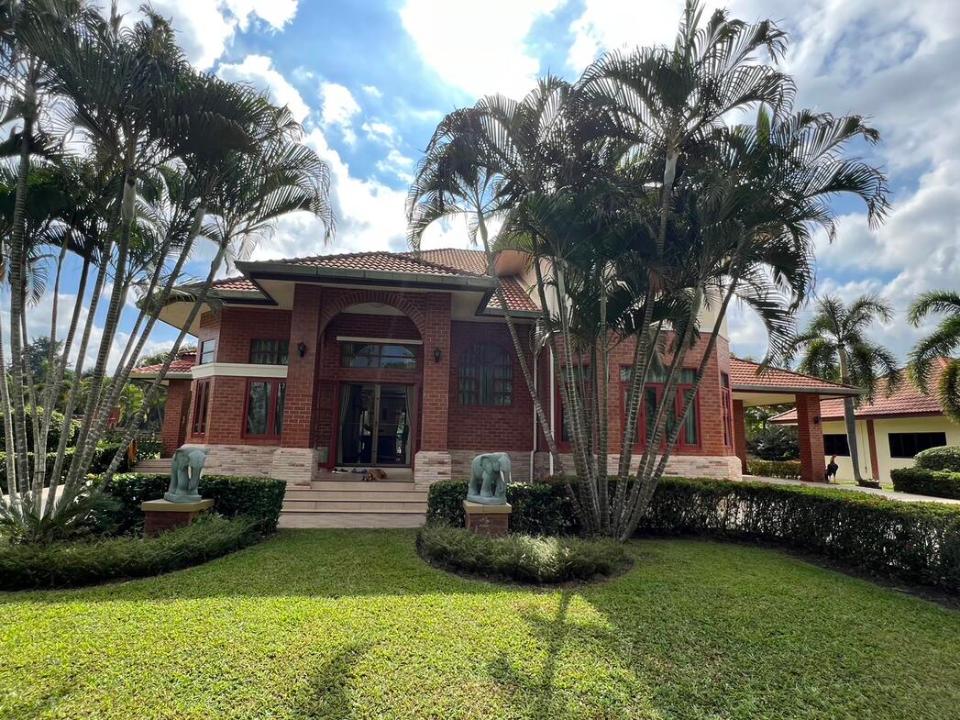 Exceptional Family Home surrounded with rice field in San Sai 30 minutes to the City