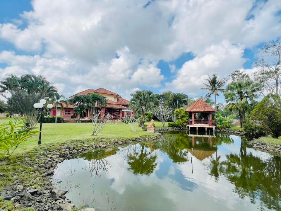 Exceptional Family Home surrounded with rice field in San Sai 30 minutes to the City