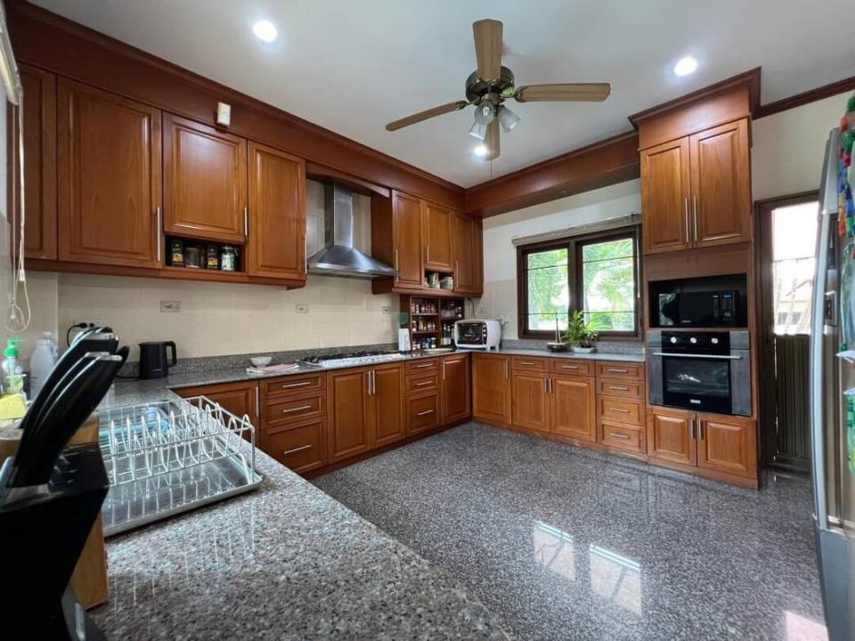 Exceptional Family Home surrounded with rice field in San Sai 30 minutes to the City