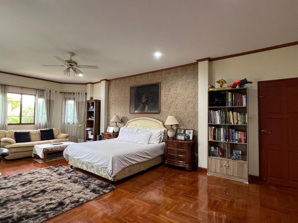 Exceptional Family Home surrounded with rice field in San Sai 30 minutes to the City