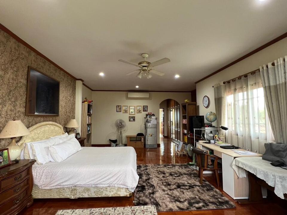 Exceptional Family Home surrounded with rice field in San Sai 30 minutes to the City
