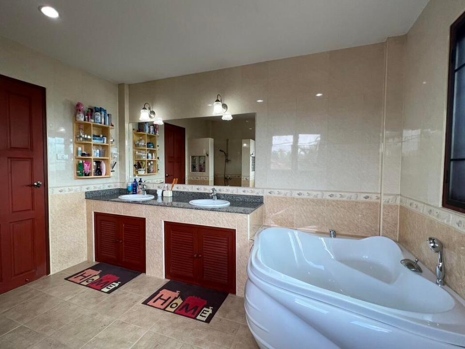 Exceptional Family Home surrounded with rice field in San Sai 30 minutes to the City
