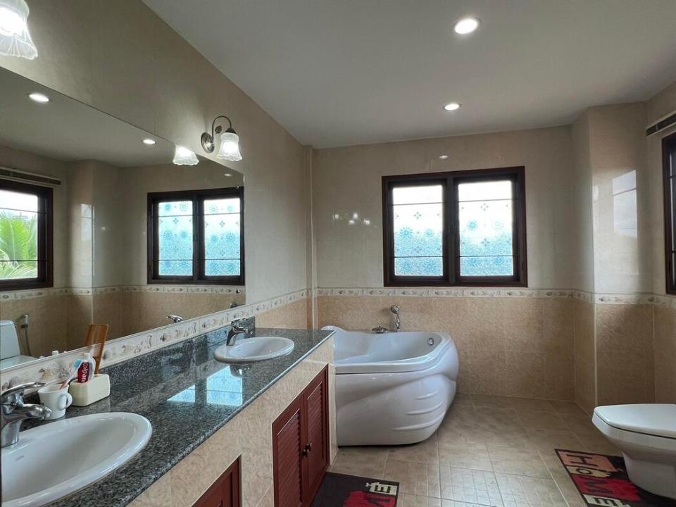 Exceptional Family Home surrounded with rice field in San Sai 30 minutes to the City
