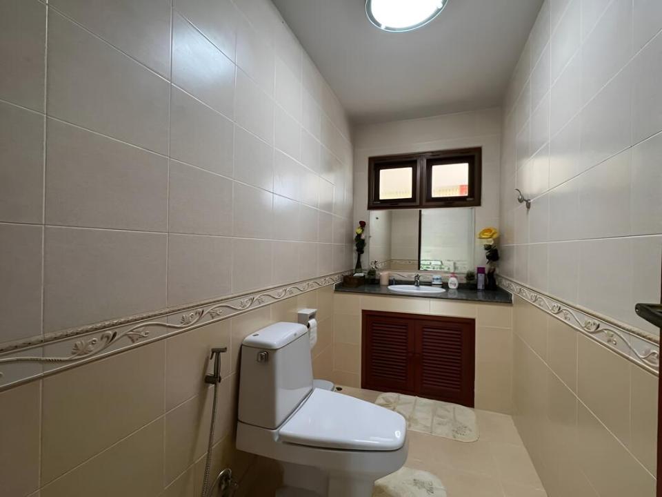 Exceptional Family Home surrounded with rice field in San Sai 30 minutes to the City