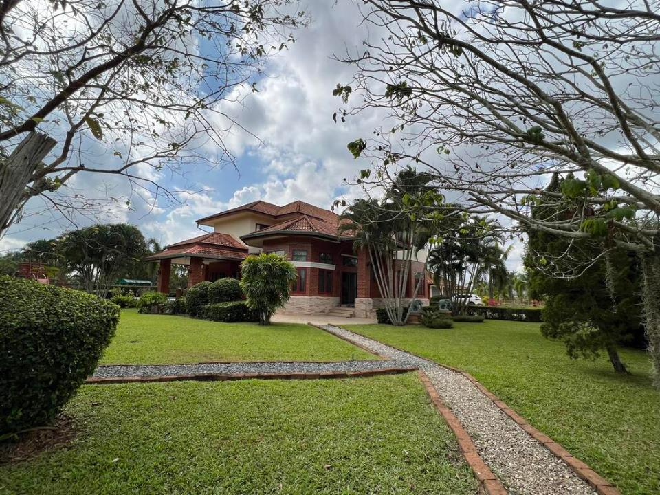 Exceptional Family Home surrounded with rice field in San Sai 30 minutes to the City