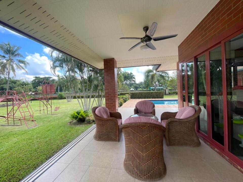 Exceptional Family Home surrounded with rice field in San Sai 30 minutes to the City