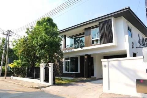 A Luxury Modern 2-storey Home with huge Lake and Moutain View in Mea Hae only 15 minutes to city center