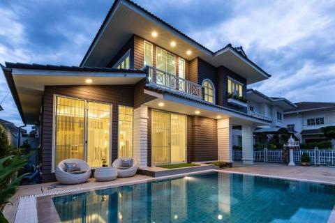 A Beautiful And Specious Pool Villa 2-Storey 5 bedrooms Near Ruamchok Only 15 Minutes Drive To City Centre