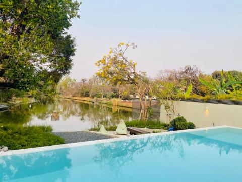 Brand New Beautiful Luxury Modern Lake Front Pool Villa in City 10 minutes to Nimman