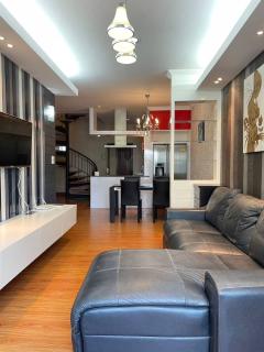 A Spacious Duplex Condo 2 Bedrooms with Balcony Pool View In Town Only 10 Minutes To City Center Nimmanhaemin