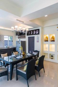 A Beautiful And Specious Pool Villa 2-Storey 5 bedrooms Near Ruamchok Only 15 Minutes Drive To City Centre thumbnail 3