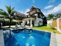 A Beautiful Bright Neat and Airy Pool House peaceful and privacy neighborhood family friendly and pet friendly only 5 minutes to Lanna International School and Kad Farang Village