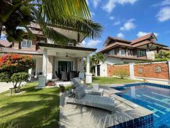 A Beautiful Bright Neat and Airy Pool House peaceful and privacy neighborhood family friendly and pet friendly only 5 minutes to Lanna International School and Kad Farang Village thumbnail 3