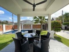 A Beautiful Bright Neat and Airy Pool House peaceful and privacy neighborhood family friendly and pet friendly only 5 minutes to Lanna International School and Kad Farang Village thumbnail 4