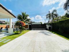 A Beautiful Bright Neat and Airy Pool House peaceful and privacy neighborhood family friendly and pet friendly only 5 minutes to Lanna International School and Kad Farang Village thumbnail 22