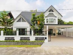 Luxury Beautiful English House 2-Storey 4 bedrooms with Swimmin Pool and Small Garden near Meechok plaza San Sai thumbnail 3