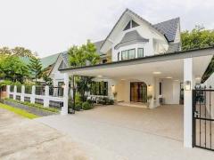 Luxury Beautiful English House 2-Storey 4 bedrooms with Swimmin Pool and Small Garden near Meechok plaza San Sai thumbnail 4