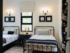 Luxury Beautiful English House 2-Storey 4 bedrooms with Swimmin Pool and Small Garden near Meechok plaza San Sai thumbnail 15