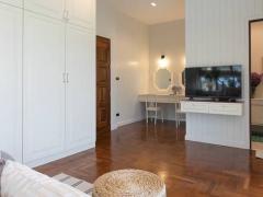Luxury Beautiful English House 2-Storey 4 bedrooms with Swimmin Pool and Small Garden near Meechok plaza San Sai thumbnail 17