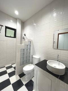 Beautiful Pool Villa 4 bedrooms with Large Private swimming pool and Outdoor Garden in Mae Rim thumbnail 16