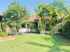 Beautiful House 1 Storey 3 Bedrooms with nice large garden only 10 minutes go to the airport