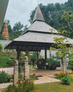 บ้านสวยสไตล์โมเดิร์นสำหรับครอบครัวที่แสนอบอุ่น มีโรงเรือนต้นไม้พร้อมสวนขนาดใหญ่ แม่ริมใต้ thumbnail 17