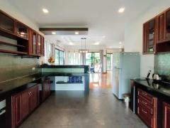 Beautiful 2-storey Modern Contemporary Pool House 5 bedrooms Only 6 km to the City Centre Chiang Mai thumbnail 10