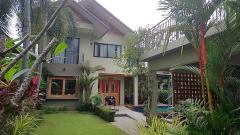 Luxury New Homey Minimalist Pool Villa 4 Bedrooms only 10 minutes to the town