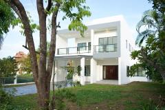 Brand New Modern Home in Secured Gate Community near Rachapruek Royal Park 15 minutes to City Centre thumbnail 3