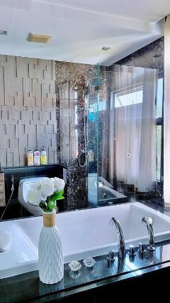 Modern Luxury fully furnished 2 BDR 2 Bathrooms Moutain & City view next to Maya Mall near Nimman Road thumbnail 5