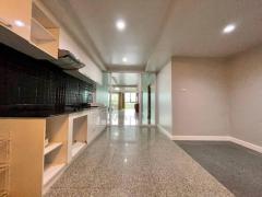 Stunning View 3 Bedrooms Condo Large Scale located in Fa Ham thumbnail 11