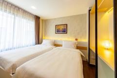 Spacious 3-storey Fully Furnished Townhouse Jed Yod 5 minutes to Maya Mall thumbnail 11