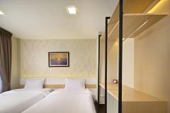 Spacious 3-storey Fully Furnished Townhouse Jed Yod 5 minutes to Maya Mall thumbnail 13