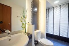 Spacious 3-storey Fully Furnished Townhouse Jed Yod 5 minutes to Maya Mall thumbnail 19