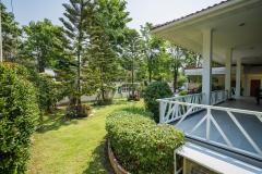 Exceptional Bungalow With Charming Garden thumbnail 2