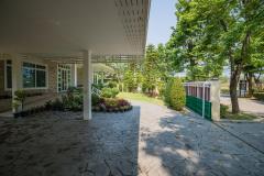 Exceptional Bungalow With Charming Garden thumbnail 24