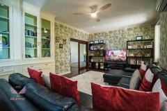 Beautiful 4 Bedroom Luxury Family Home thumbnail 4