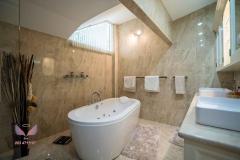 Beautiful 4 Bedroom Luxury Family Home thumbnail 15
