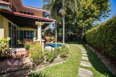 Beautiful 4 Bedroom Luxury Family Home thumbnail 35