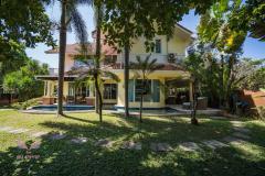 Beautiful 4 Bedroom Luxury Family Home thumbnail 36