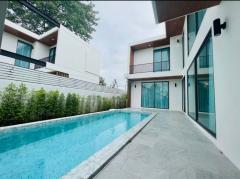 Luxury Pool Villa Pet Friendly thumbnail 3