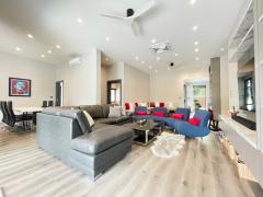 Modern Lanna Contemporary Pool House a Traquile Oasis by the Lake Front thumbnail 4