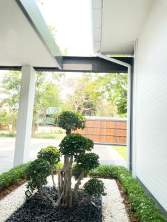 Modern Lanna Contemporary Pool House a Traquile Oasis by the Lake Front thumbnail 31