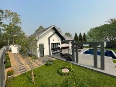 Modern Lanna Contemporary Pool House a Traquile Oasis by the Lake Front thumbnail 34