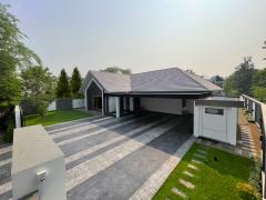 Modern Lanna Contemporary Pool House a Traquile Oasis by the Lake Front thumbnail 35