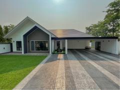 Modern Lanna Contemporary Pool House a Traquile Oasis by the Lake Front thumbnail 36