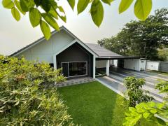 Modern Lanna Contemporary Pool House a Traquile Oasis by the Lake Front thumbnail 37